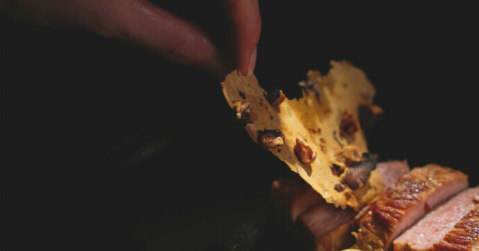 Mangiare al buio, c’è più gusto. Appagati i sensi (e l’etica)