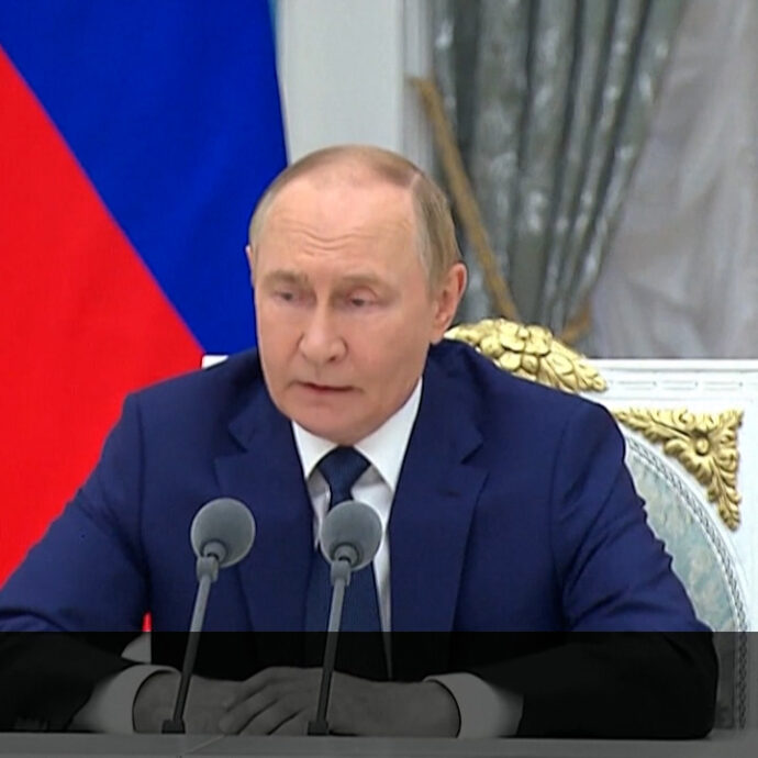 Putin elogia l’amministrazione Trump: “Sta facendo sforzi sinceri per porre fine alle ostilità”