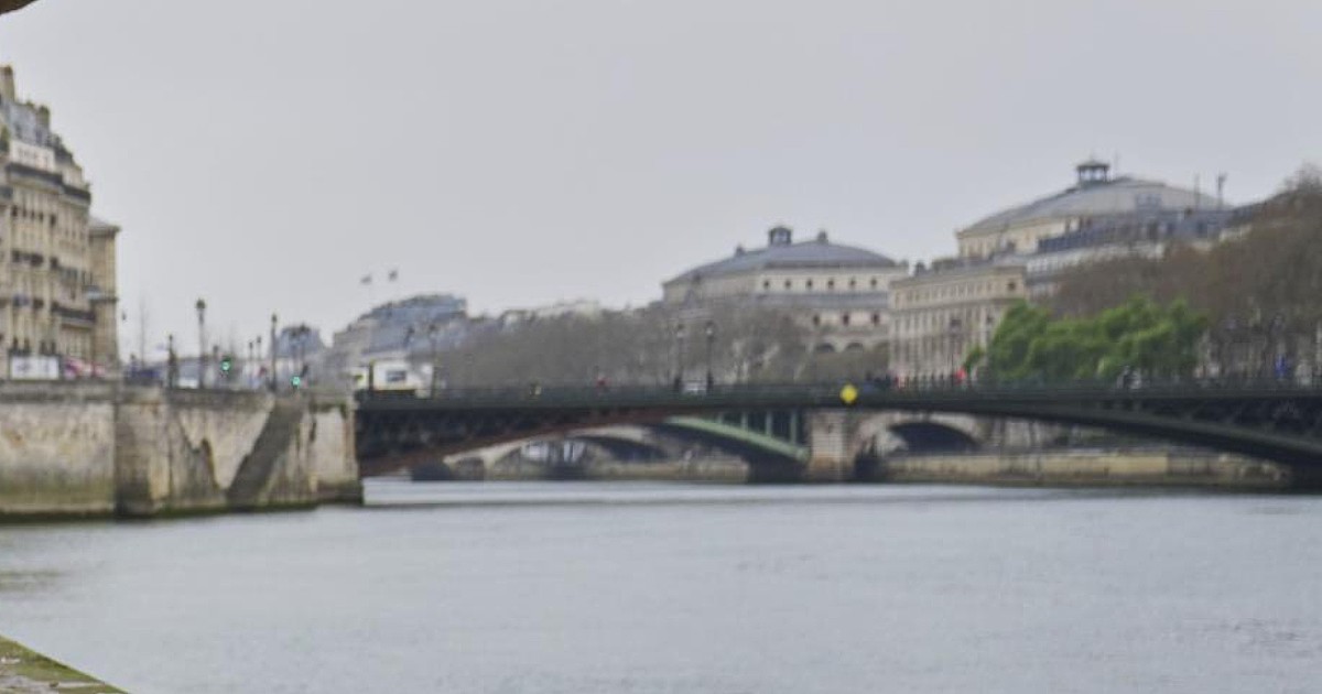 quattro cadaveri ripescati nella senna a sud di parigi aperte indagini distinte