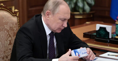 Copertina di “Trump-Putin, le regole Covid del Cremlino mettono a rischio la conferenza stampa dopo il vertice”