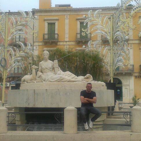 Precipita mentre monta le luminarie per la festa padronale: morto il 46enne Giovanni Faniuolo