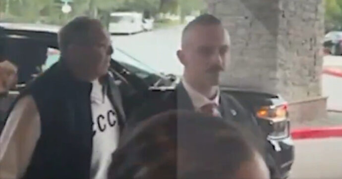 In Alaska con la felpa dell’Urss: la provocazione di Lavrov e quell’avvertimento sulla Guerra fredda