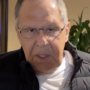 Copertina di Il ministro Lavrov arriva in Alaska con la maglia Cccp | Video - Il ministro russo e l'avvertimento sulla Guerra Fredda