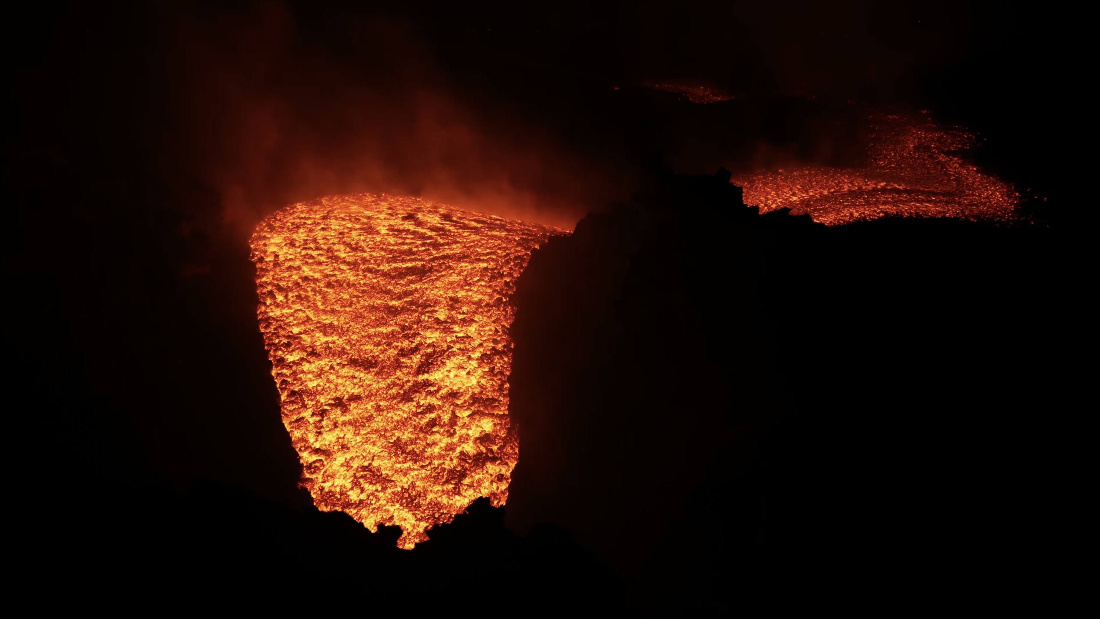 etna nuova colata lavica le immagini ravvicinate girate ad alta quota