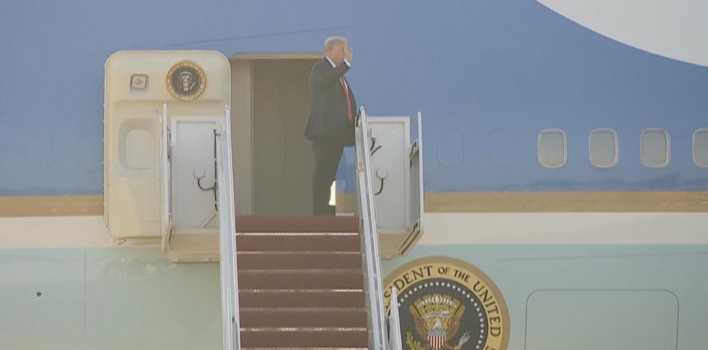 Il presidente Usa Trump partito verso l’Alaska per il summit con Putin