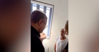 Copertina di Il ministro israeliano Ben Gvir incontra in cella il leader di Fatah Barghouti: “Non vincerete”. Condanna dell’Anp