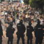 Copertina di Serbia, nuove proteste per la strage della stazione: 14 arresti e 80 feriti. Vucic: “Stato forte, non ci sarà la guerra civile”