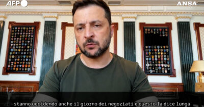 Copertina di Zelensky: “Mosca uccide anche nel giorno dei negoziati e questo la dice lunga…”