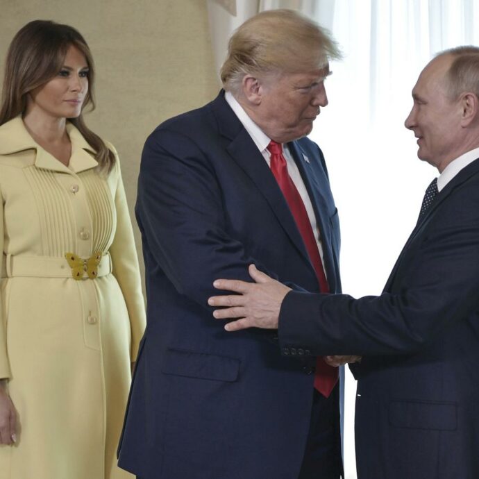 “La spinosa questione dei bambini”: Trump consegna a sorpresa a Putin una lettera di Melania durante il summit in Alaska, ecco di cosa parla