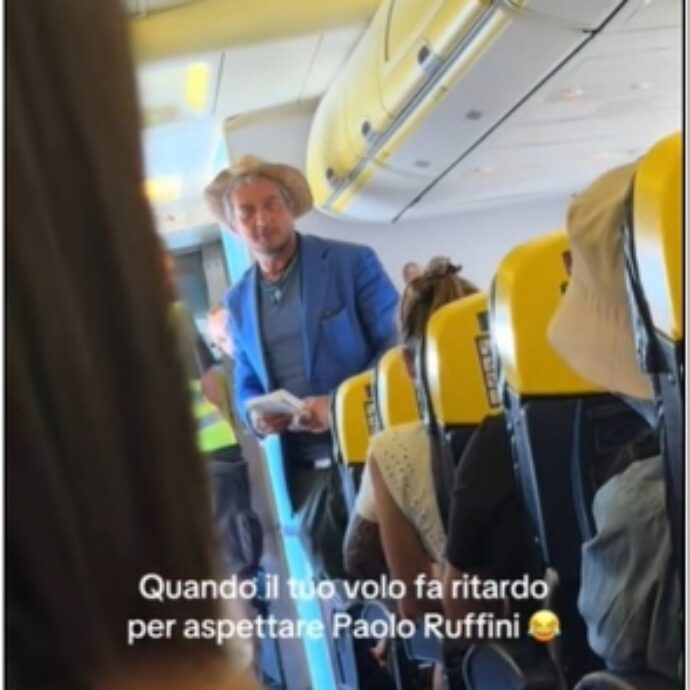 “Nessun aereo aspetta il ritardo di qualcuno”: volo Ryanair parte in ritardo per attendere Paolo Ruffini, la reazione dei passeggeri a bordo