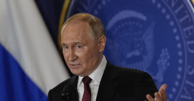 Copertina di “Con Trump non ci sarebbe stata la guerra, posso confermarlo”: Putin elogia il bilaterale con il presidente Usa