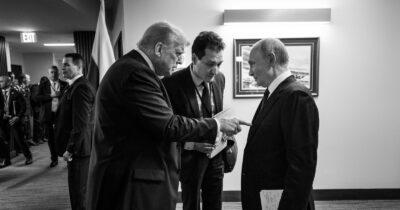 Copertina di In Alaska il trionfo diplomatico di Putin. L’ex ambasciatore Usa: “Trump non ha perso. Ma lui ha chiaramente vinto”