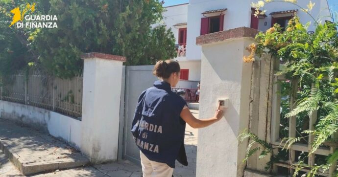 Gallipoli, “case pollaio”: 9 turisti in 50 metri quadri