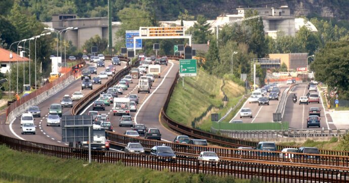 Sorelline  “dimenticate” dal papà in autostrada