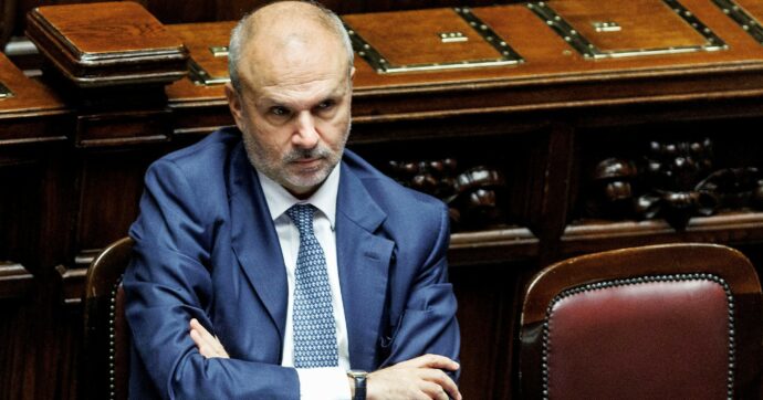 Vaccini, Chigi  contro Schillaci