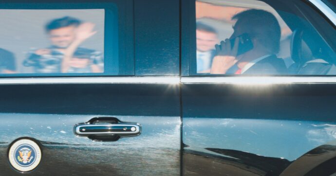 Il tappeto rosso, il posto sulla Cadillac, parole al miele: il ritorno di Trumputin