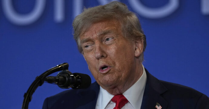 Il giudice non decide sul licenziamento di Lisa Cook dalla Fed: serve più documentazione. Trump chiede di negarle il rientro