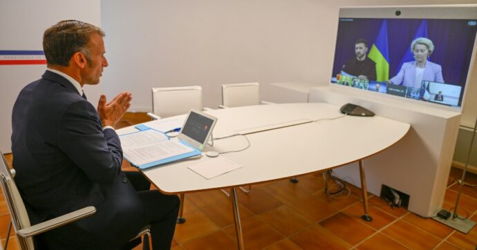 Vertice dei leader europei, Macron: “Putin vuole la pace? No, la capitolazione ucraina”. Meloni: “Servono garanzie di sicurezza per Kiev”