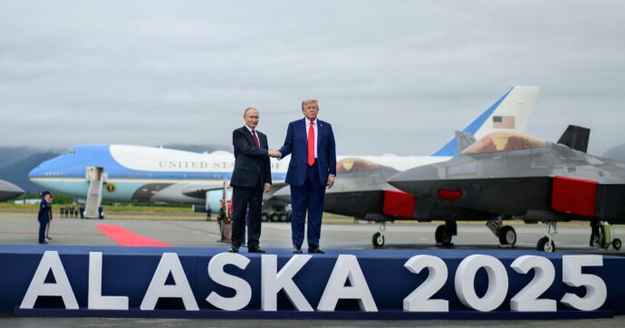 Trump e Putin si incontrano in Alaska, ma l’Europa non se la fila più nessuno: sarà colpa dei rettiliani?