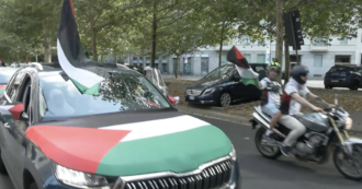 Copertina di A Milano la “carovana per la Palestina” con decine di auto in corteo: “Meloni complice del genocidio”