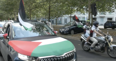 Copertina di A Milano la “carovana per la Palestina” con decine di auto in corteo: “Meloni complice del genocidio”