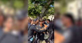 Copertina di Israele, gli arresti durante le proteste per il rilascio degli ostaggi. Polizia: “Misure severe per minacce all’ordine pubblico”