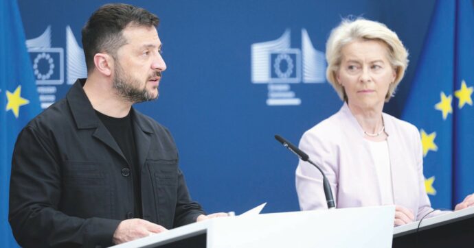 Zelensky a Washington accompagnato dai leader europei (con l’elmetto)