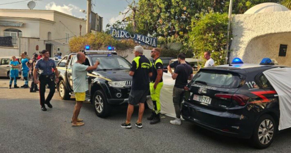Sparatoria Ischia, Lyudmyla Velykgolova è in gravi condizioni: la mattina aveva denunciato l’ex appostato davanti casa