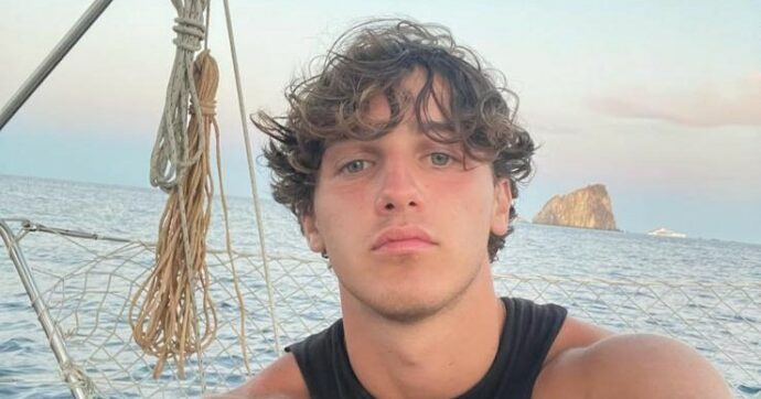 Si tuffa dagli scogli di Polignano a Mare e sbatte la testa: morto il 23enne Francesco Aronica