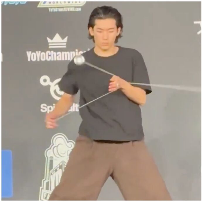 La spettacolare esibizione del campione del mondo di yo-yo: ottavo successo per Hajime Miura – VIDEO