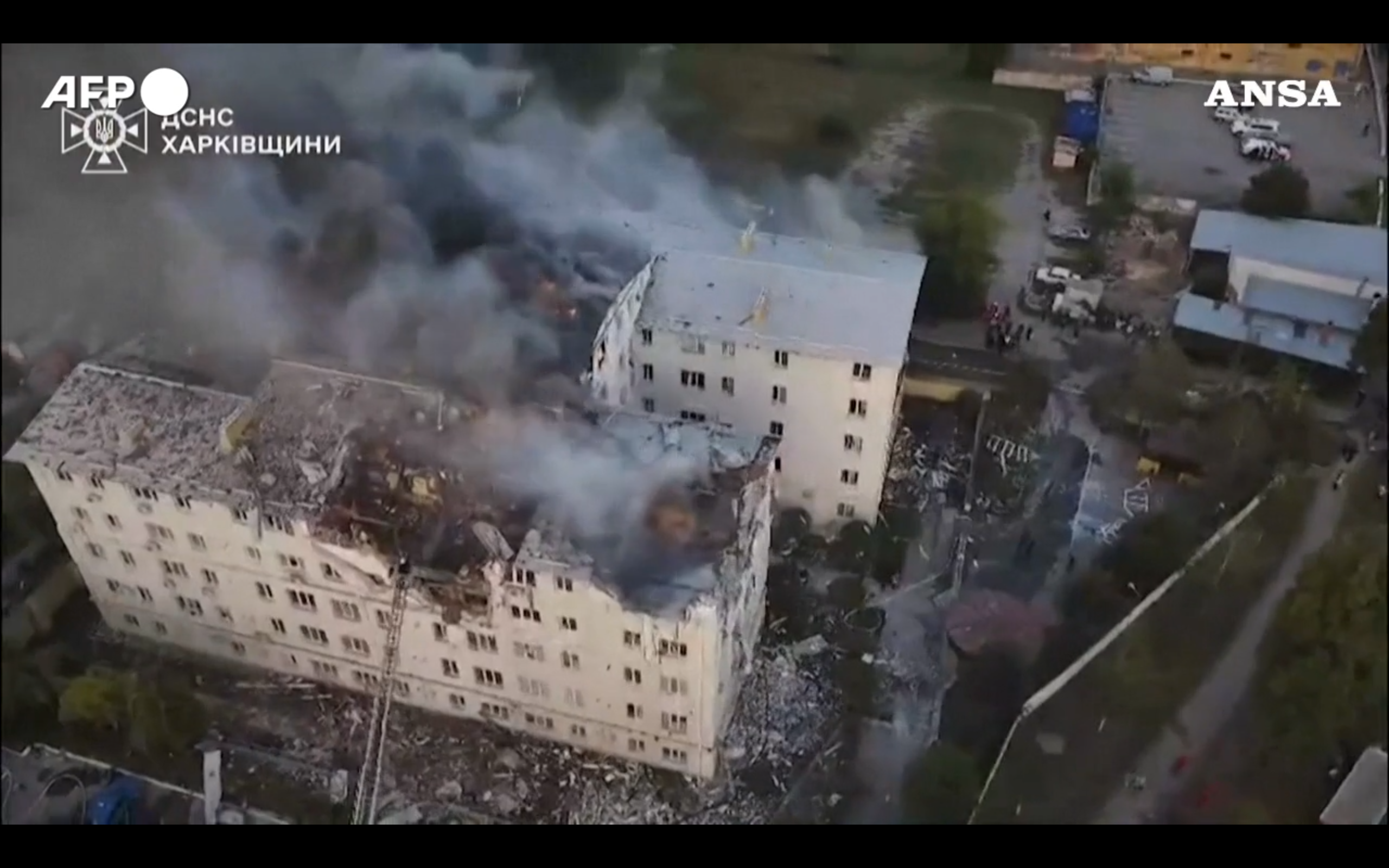 attacco russo con droni sulla citt224 di kharkiv il video degli edifici bombardati