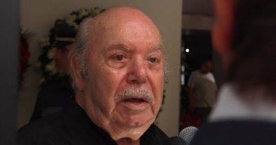 Copertina di Pippo Baudo, il ricordo commosso di Lino Banfi: “Sta qui con noi, ora andiamo a mangiare insieme” – Video