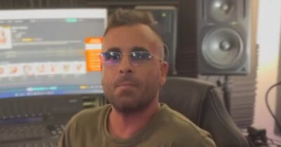 Copertina di “Sei stato chiamato in cielo per una festa: in piazza Plebiscito a Napoli i funerali di Michele Noschese, il dj Godzi morto a Ibiza. Fuori dalla chiesa l’inno di Mameli