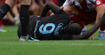 Copertina di Lukaku choc: strappo alla coscia e almeno tre mesi di stop. Come cambiano i piani del Napoli