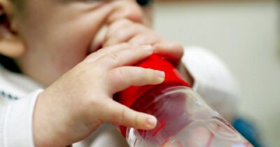 Copertina di Neonati morti,  biberon contaminati da sapone