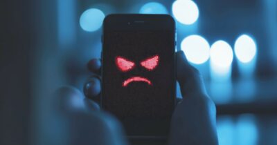 Copertina di Le iene dattilografe, le cavallette sui social e l’odio per pubblicità