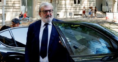 Copertina di Elezioni in Puglia, Emiliano: “Devo candidarmi, solo così salvo i miei”