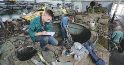 Copertina di E Kiev lancia la produzione di armi