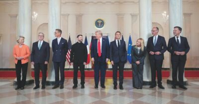 Copertina di Ucraina, l’Europa insiste per una tregua. E Macron propone un “quadrilaterale” con Putin, Trump e Zelensky