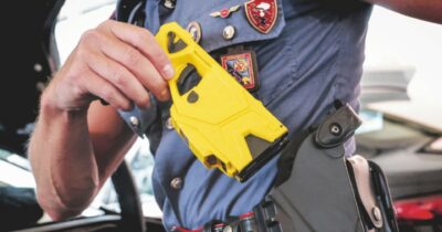 Copertina di Taser, 2 morti in 24 h: “Può essere letale”. Le X2  sono già vecchie