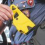 Copertina di Taser, 2  morti in 24 ore: “ Può essere fatale”  