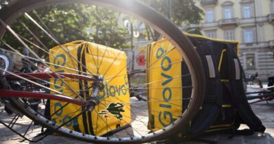 Copertina di Caldo,  Glovo condannata ad aggiungere 30 centesimi a consegna sopra i 25 gradi