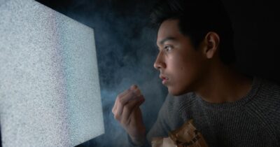 Copertina di “Incremento del 15% tra la una di notte e le sei del mattino”: boom di ascolti tv nel cuore della notte, tutta colpa del caldo. Ecco i film più visti