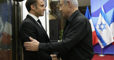 Copertina di Netanyahu a Macron: “Riconoscere la Palestina alimenta l’odio per gli ebrei in Francia”. L’Eliseo: “Accuse indegne”