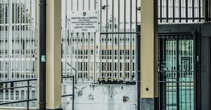 Torino, detenuto di 73 anni vive auto-murato nella sua cella: la denuncia dei Radicali. “Mai visto prima, disumano”