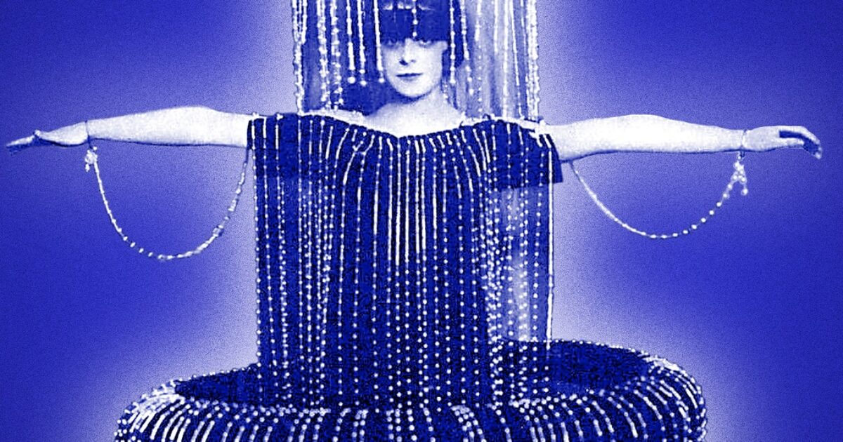 “Non voglio essere una donna, voglio essere una leggenda”: il mito della Marchesa Casati rivive a Capri con la prima mostra permanente e il festival “Il Salotto della Sfinge”