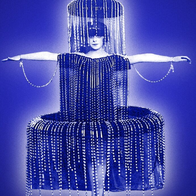 “Non voglio essere una donna, voglio essere una leggenda”: il mito della Marchesa Casati rivive a Capri con la prima mostra permanente e il festival “Il Salotto della Sfinge”