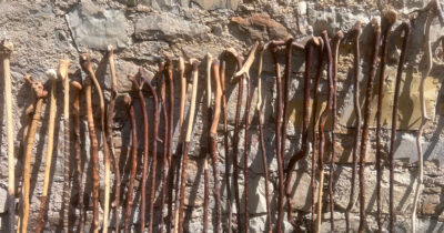 Copertina di Coi bastoni ho scoperto lo zen: il lavoro manuale non mi fa pensare a nulla