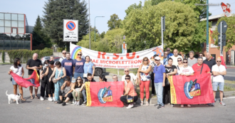 Copertina di “Da tre mesi senza stipendio. No alla delocalizzazione in Cina”: in sciopero i lavoratori della Siae Microelettronica