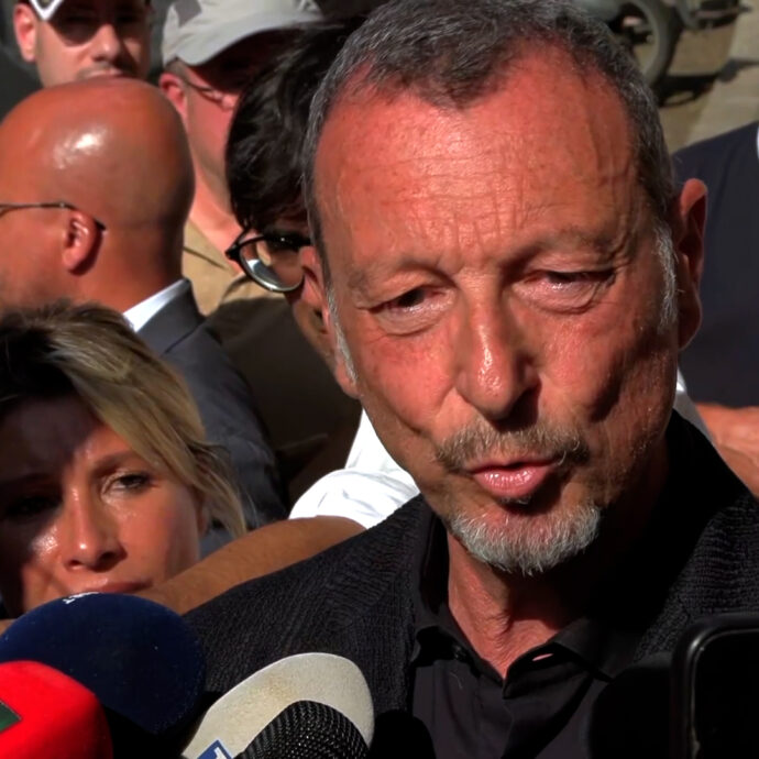 Amadeus omaggia Pippo Baudo: “Non esistono eredi, l’unico che può fare varietà oggi è Fiorello”. E racconta un aneddoto